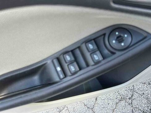 Used 2014 Ford Focus SE FWD image 12
