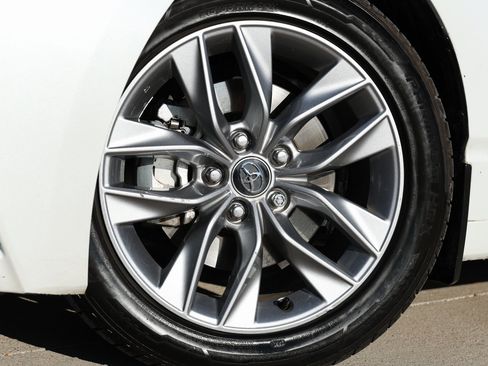 Used 2020 Toyota Avalon XLE image 13