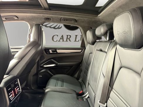 Used 2019 Porsche Cayenne Turbo AWD/4WD image 13