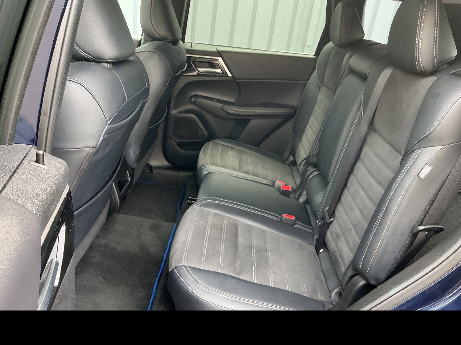 Used 2024 Mitsubishi Outlander 4WD Plug-In Hybrid image 25