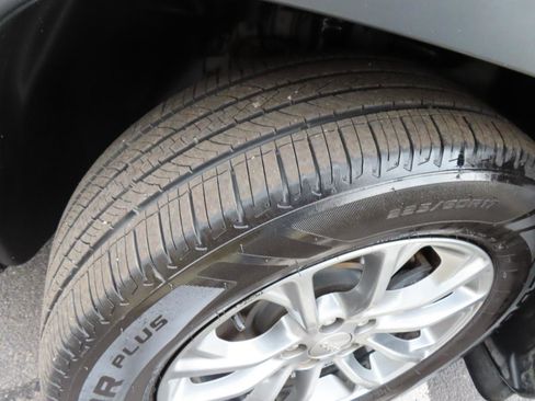 Used 2020 Jeep Cherokee Latitude Plus image 14