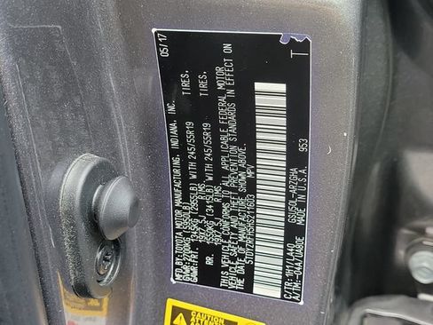 Used 2017 Toyota Highlander Limited Platinum FWD image 31