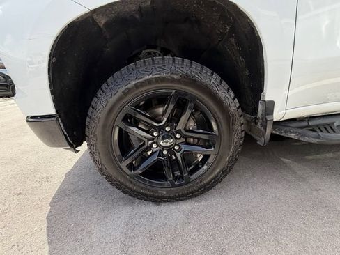 Used 2024 Chevrolet Silverado 1500 LT Trail Boss w/ LT Trail Boss Premium Package AWD/4WD image 9