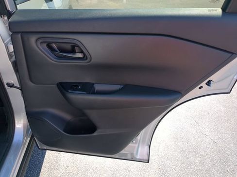 Used 2024 Nissan Rogue S FWD image 29