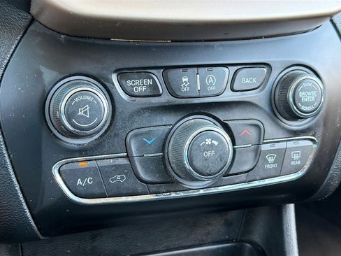 Used 2015 Jeep Cherokee Latitude w/ Trailer Tow Group FWD image 13