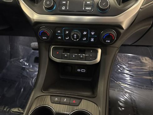 Used 2023 GMC Acadia SLT FWD image 18