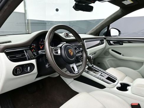 Certified 2021 Porsche Macan Turbo AWD/4WD image 4