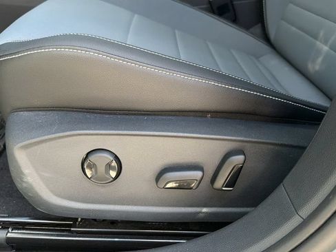Used 2025 Volkswagen Jetta SE w/ Sunroof Package FWD image 17