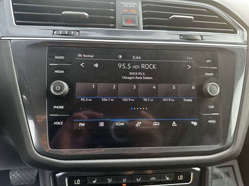 Used 2021 Volkswagen Tiguan SEL image 30