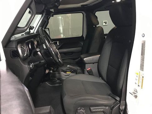 Used 2020 Jeep Gladiator Overland AWD/4WD image 11