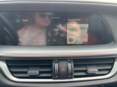 Used 2024 Alfa Romeo Stelvio Veloce image 18