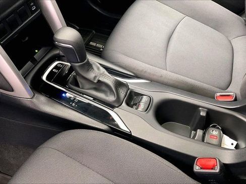 Used 2024 Toyota Corolla Cross LE w/ Moonroof Package image 17