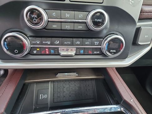 Used 2022 Ford Expedition Limited image 14