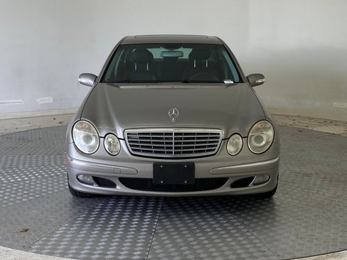 Used 2005 Mercedes-Benz E 500 4MATIC Sedan image 5