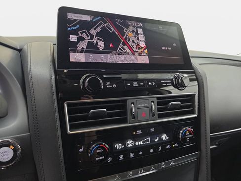 Used 2024 Nissan Armada SV AWD/4WD image 19