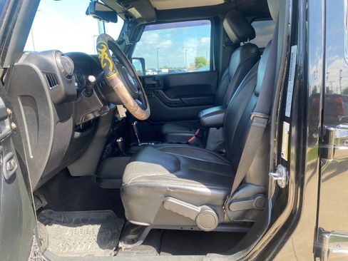 Used 2017 Jeep Wrangler Unlimited Sahara AWD/4WD image 14