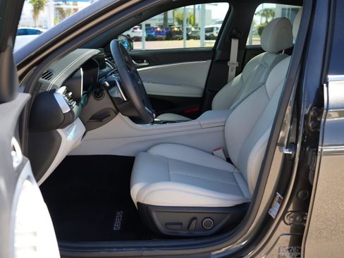 Used 2023 Genesis G70 2.0T image 15