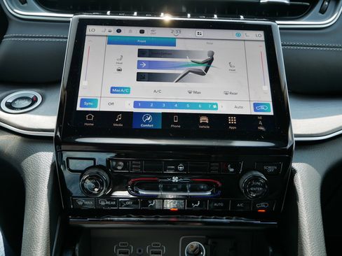 New 2025 Jeep Grand Cherokee L Limited w/ Black Appearance Package image 18