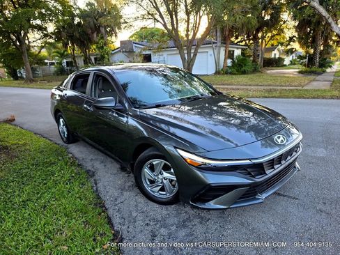 Used 2024 Hyundai Elantra SE image 19
