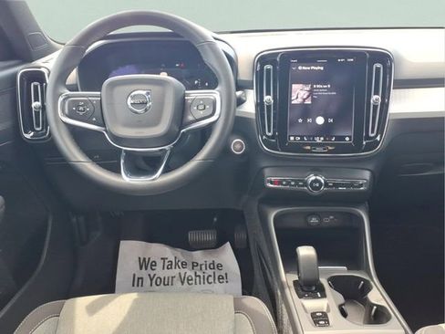 Used 2023 Volvo XC40 B5 Core AWD/4WD image 6