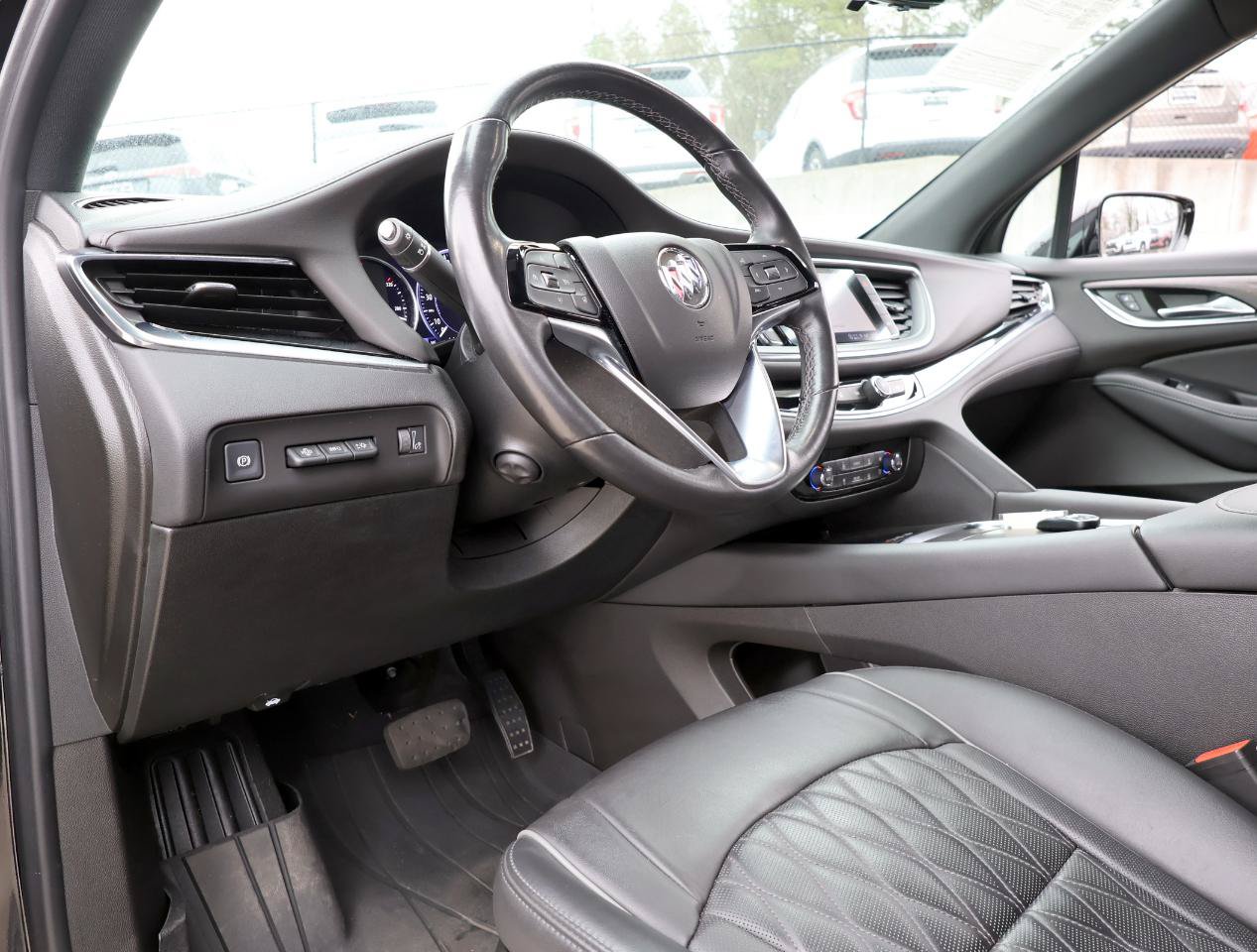 Used 2022 Buick Enclave Avenir w/ Avenir Technology Package FWD image 44