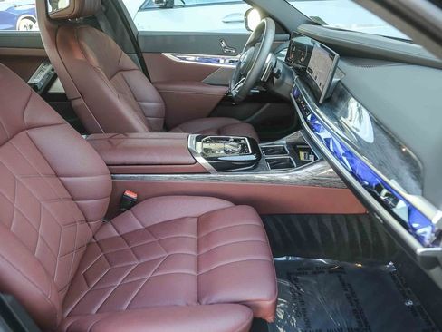 Used 2026 BMW 750e xDrive w/ Premium Package AWD/4WD image 13