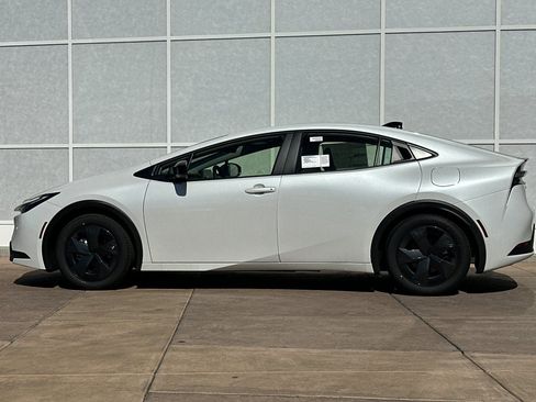 New 2026 Toyota Prius Plug-In Hybrid image 7