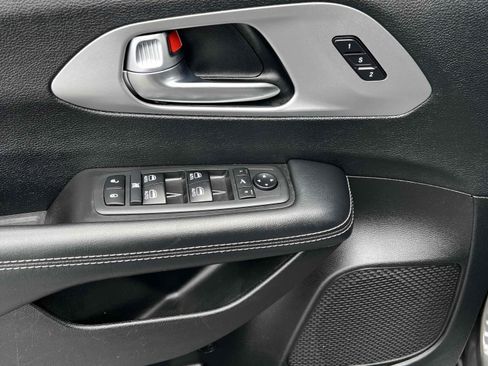 Used 2019 Chrysler Pacifica Limited w/ Advanced Safetytec Group FWD image 70