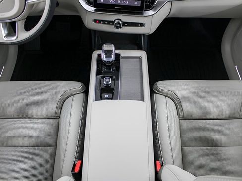 New 2026 Volvo XC90 B6 Ultra image 24