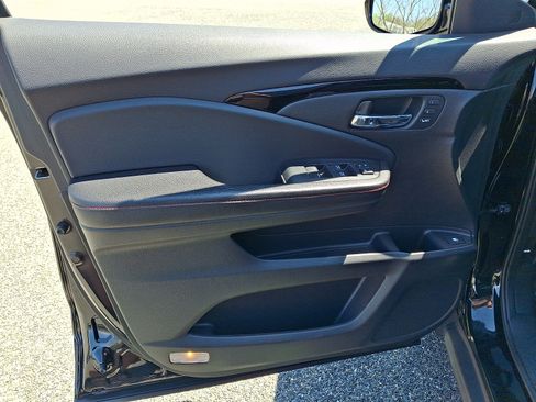 Used 2017 Honda Ridgeline Black Edition image 12
