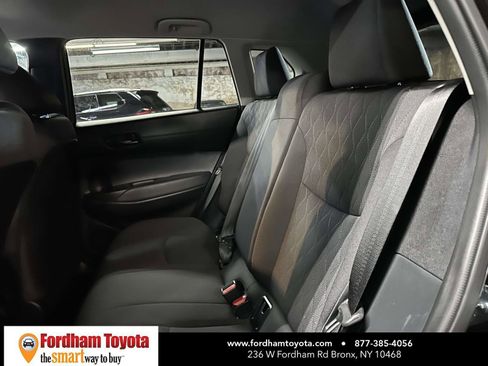 Used 2025 Toyota Corolla Cross LE image 14