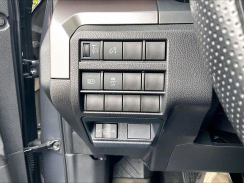 Used 2024 Toyota Tacoma SR5 AWD/4WD image 33