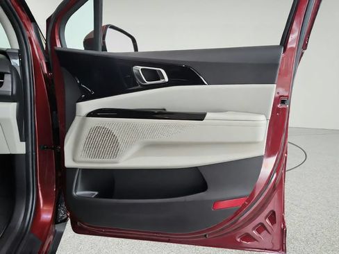 Used 2022 Kia Carnival EX FWD image 26