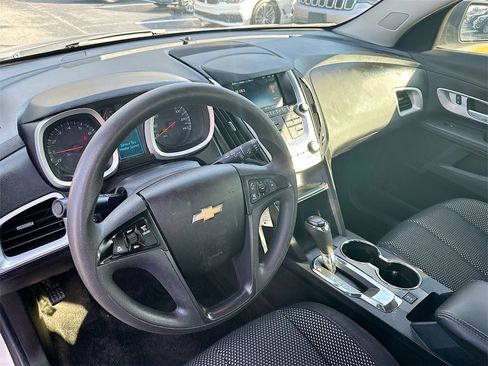 Used 2017 Chevrolet Equinox LS image 10