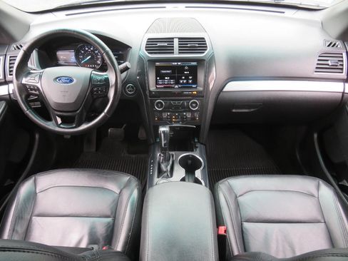 Used 2016 Ford Explorer XLT w/ Equipment Group 202A image 12