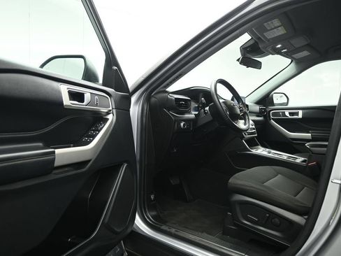 Certified 2022 Ford Explorer XLT RWD image 9