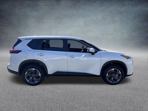 Used 2024 Nissan Rogue SV image 5