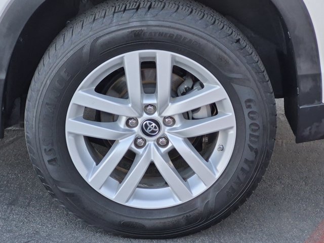 Used 2016 Toyota Highlander LE FWD image 13