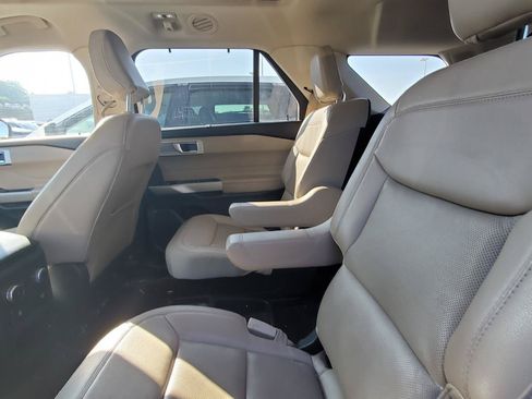 Used 2021 Ford Explorer Limited w/ Equipment Group 301A RWD image 5