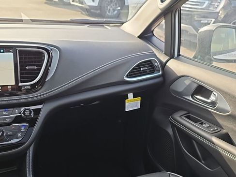 New 2026 Chrysler Pacifica Limited w/ S Appearance Package image 18