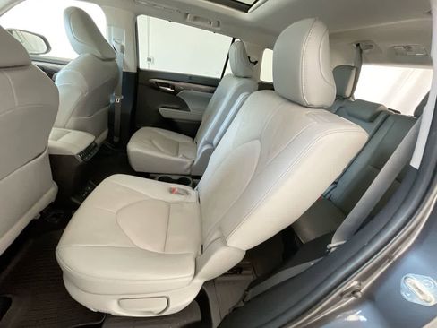 Used 2021 Toyota Highlander Platinum AWD/4WD image 23