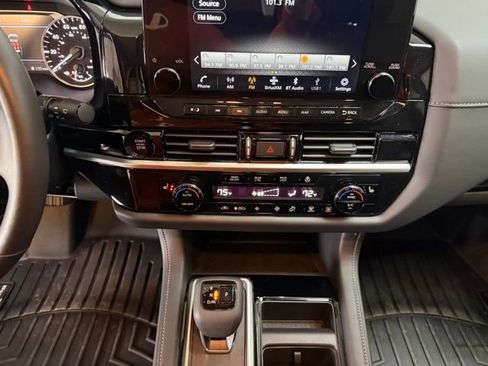 Used 2025 Nissan Pathfinder SL w/ Lighting Package (N92) image 26