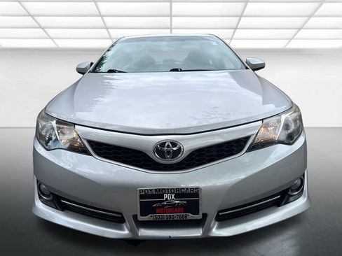 Used 2014 Toyota Camry SE FWD image 5