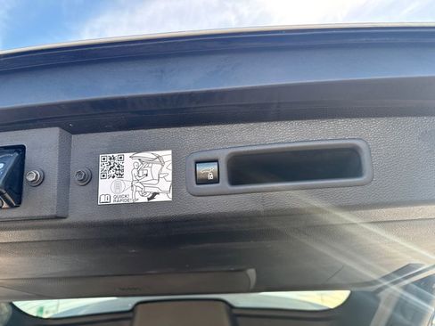 Used 2023 Toyota Sienna Limited image 9