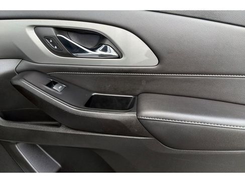 Used 2023 Chevrolet Traverse LT image 21