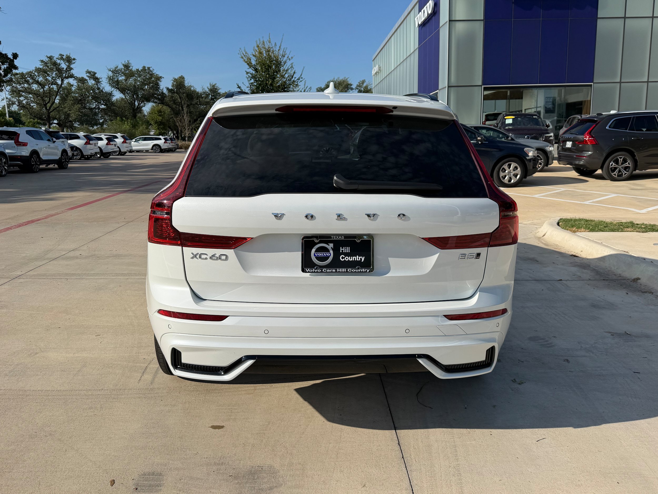 Certified 2026 Volvo XC60 B5 Plus w/ Climate Package PRO AWD/4WD image 5