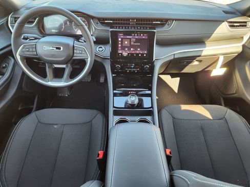New 2026 Jeep Grand Cherokee L 2WD image 18