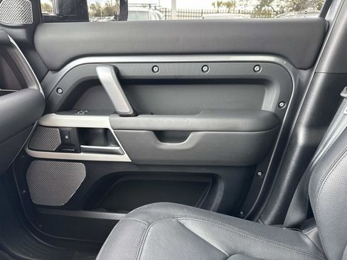 Used 2024 Land Rover Defender 130 X-Dynamic SE image 23