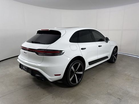 Certified 2024 Porsche Macan w/ Premium Plus Package AWD/4WD image 7