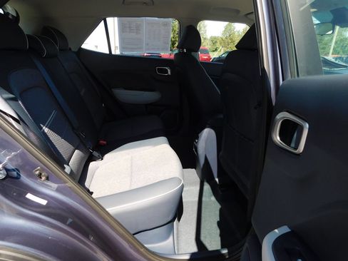 Used 2025 Hyundai Venue Limited FWD image 19